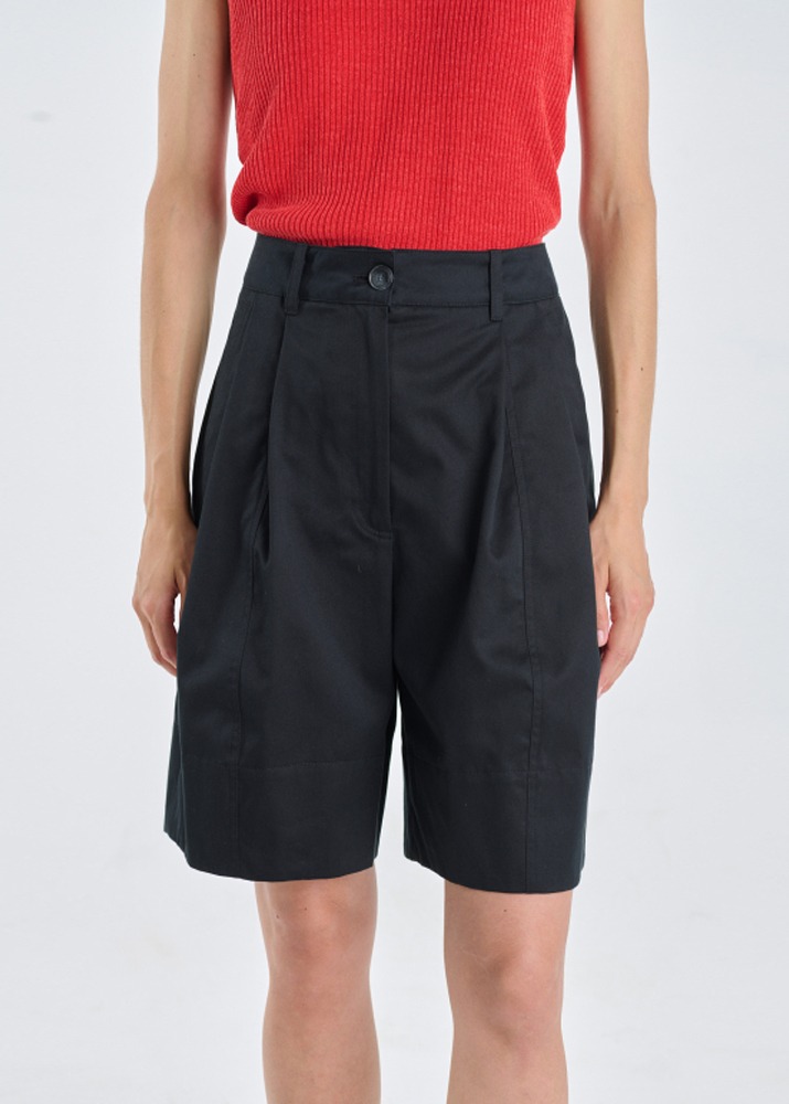 Shorts With Pleats